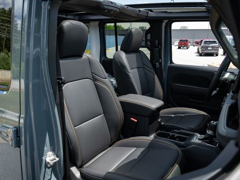 New 2026 Jeep Wrangler Unlimited Sahara AWD/4WD image 23