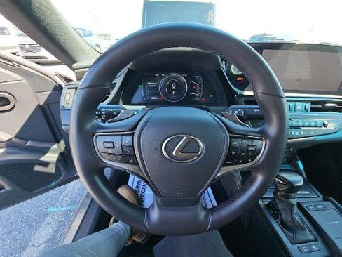 Used 2022 Lexus ES 300h w/ Premium Package FWD image 5