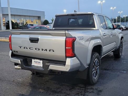 Used 2024 Toyota Tacoma TRD Sport w/ TRD Sport Premium Package AWD/4WD image 7