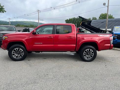 Used 2023 Toyota Tacoma TRD Sport w/ Technology Package AWD/4WD image 3