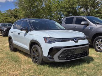 Used 2025 Volkswagen Taos SE FWD video 1