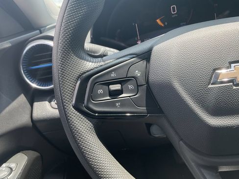Used 2025 Chevrolet Trax LT FWD image 24