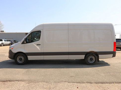 Used 2025 Mercedes-Benz Sprinter 2500 image 2