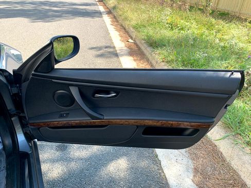 Used 2010 BMW 328i Convertible image 23