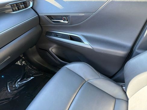 Used 2024 Toyota Venza Nightshade image 31