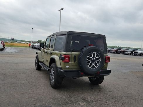 Used 2026 Jeep Wrangler Unlimited Sahara AWD/4WD image 4