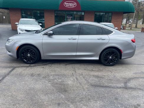 Used 2016 Chrysler 200 Limited image 9