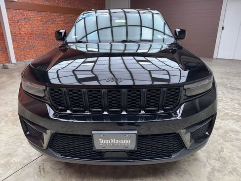 Used 2023 Jeep Grand Cherokee Altitude AWD/4WD image 8