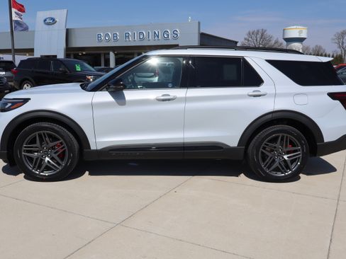 New 2026 Ford Explorer ST image 8