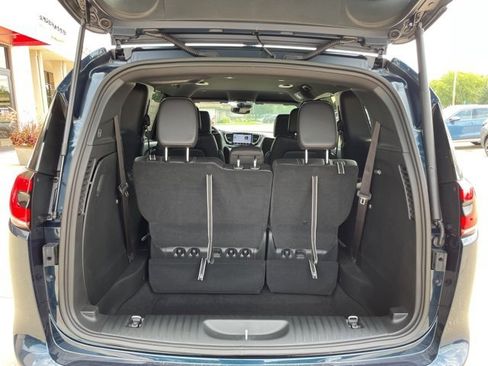 New 2025 Chrysler Pacifica Select image 14