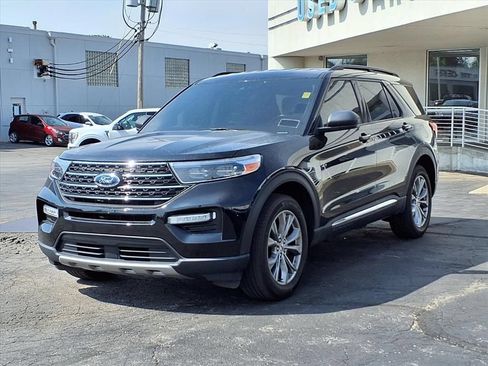 Certified 2023 Ford Explorer XLT w/ Equipment Group 202A AWD/4WD image 7