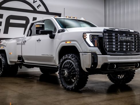 Used 2025 GMC Sierra 3500 Denali Ultimate AWD/4WD image 31