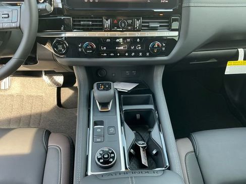 New 2026 Nissan Pathfinder Platinum image 13