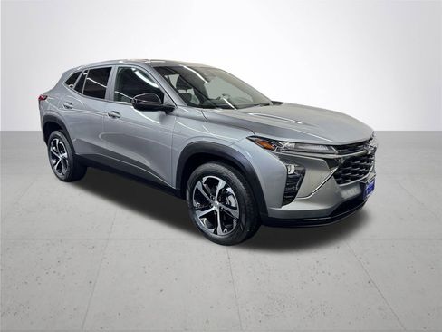 Used 2025 Chevrolet Trax RS FWD image 9