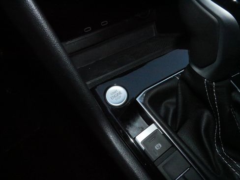 Used 2024 Volkswagen Taos SE image 29