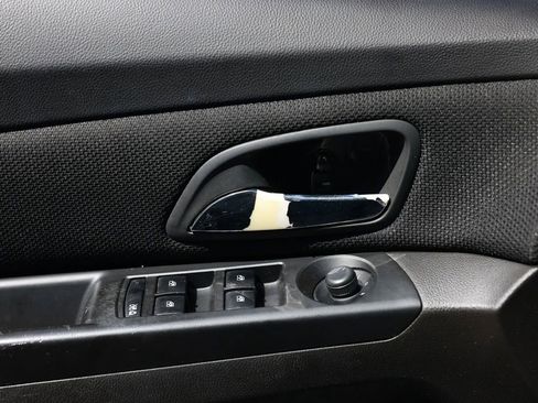 Used 2011 Chevrolet Cruze LT image 40