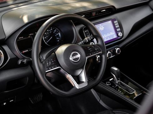 Used 2024 Nissan Kicks SV image 4