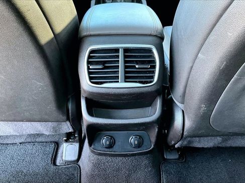 Used 2020 Hyundai Santa Fe SEL w/ Convenience + Premium Package image 16