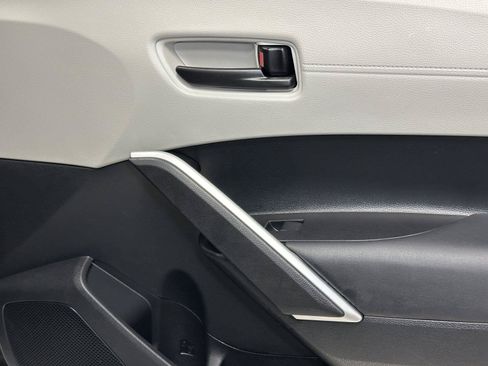 Used 2025 Toyota Corolla Cross L FWD image 37