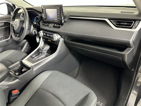 Used 2021 Toyota RAV4 LE image 30