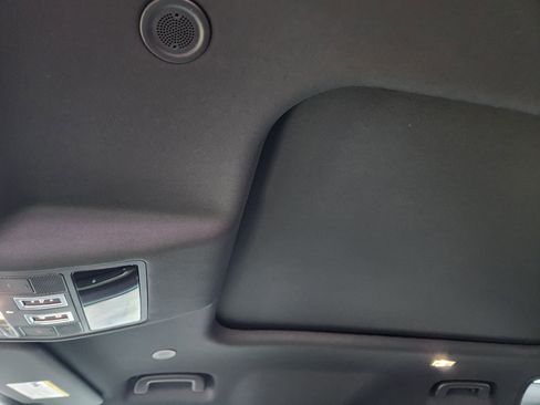 New 2026 Land Rover Defender 110 X-Dynamic SE image 25