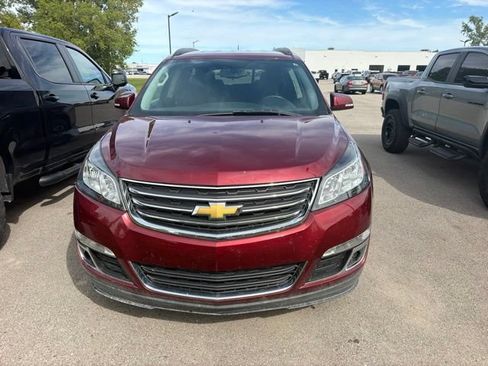 Used 2017 Chevrolet Traverse LT FWD image 2