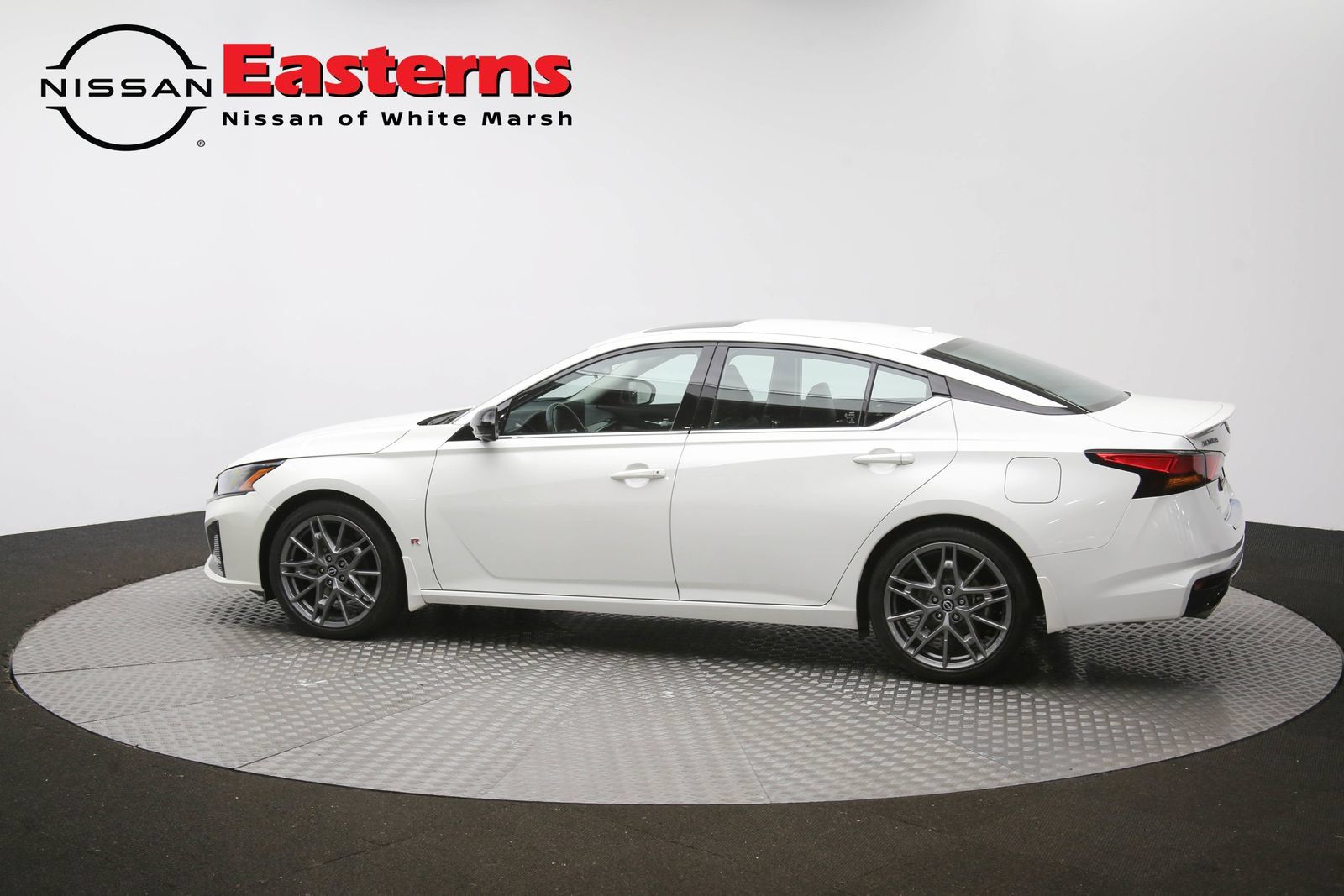 Used 2023 Nissan Altima 2.0 SR FWD image 60