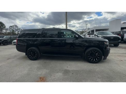 Certified 2018 Chevrolet Suburban LT w/ RST Edition image 9