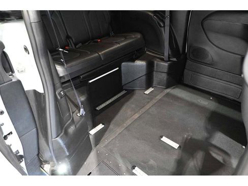 Used 2024 Chrysler Pacifica Touring-L w/ Uconnect Theater Family Group image 18