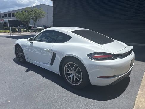 Used 2018 Porsche 718 Cayman RWD image 3