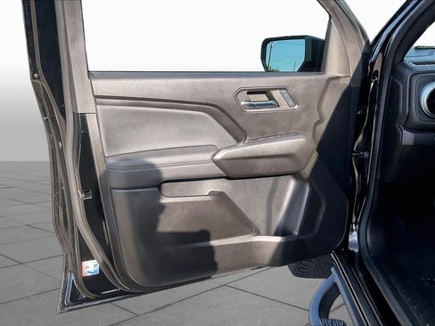 Used 2024 Chevrolet Colorado LT w/ LT Convenience Package II RWD image 21