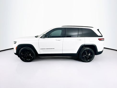 Used 2023 Jeep Grand Cherokee Altitude image 4