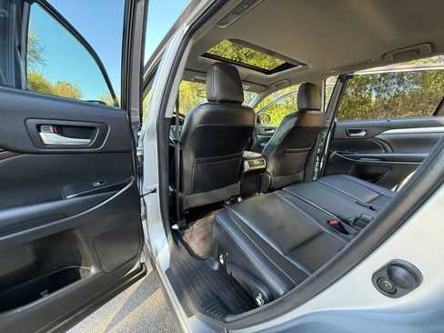 Used 2015 Toyota Highlander XLE image 17