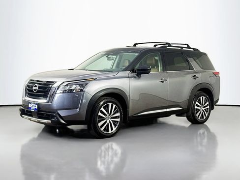 Used 2022 Nissan Pathfinder Platinum w/ Cargo Package AWD/4WD image 3