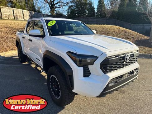 Certified 2025 Toyota Tacoma TRD Off-Road image 1