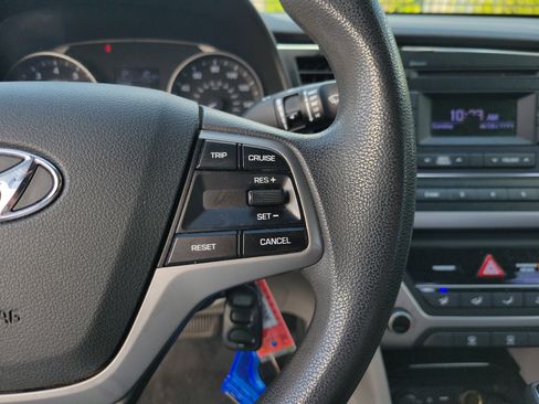 Used 2018 Hyundai Elantra SE image 26