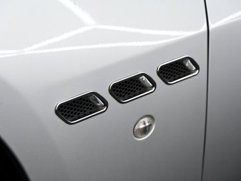 Used 2014 Maserati GranTurismo Sport image 11