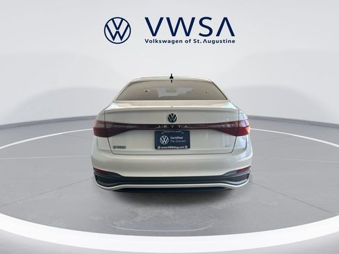 Certified 2025 Volkswagen Jetta SE FWD image 6
