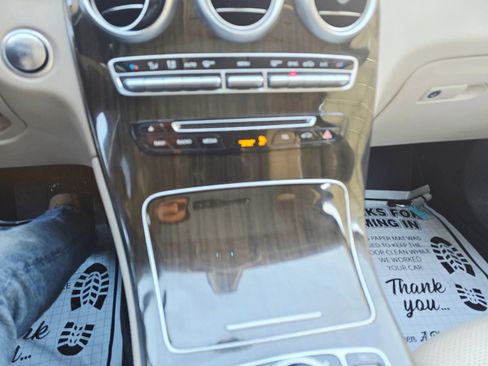 Used 2017 Mercedes-Benz GLC 300 4MATIC image 21