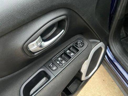 Used 2021 Jeep Renegade Latitude image 12