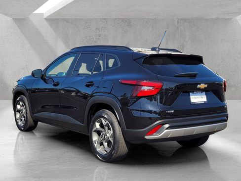 Used 2025 Chevrolet Trax LT w/ LT Convenience Package FWD image 6