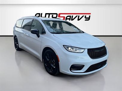 Used 2025 Chrysler Pacifica Limited