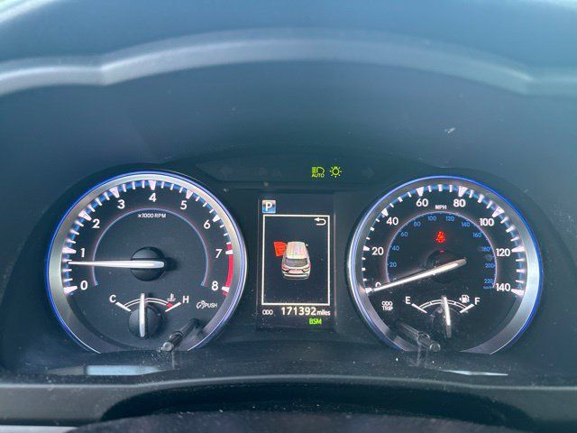 Used 2017 Toyota Highlander SE FWD image 12