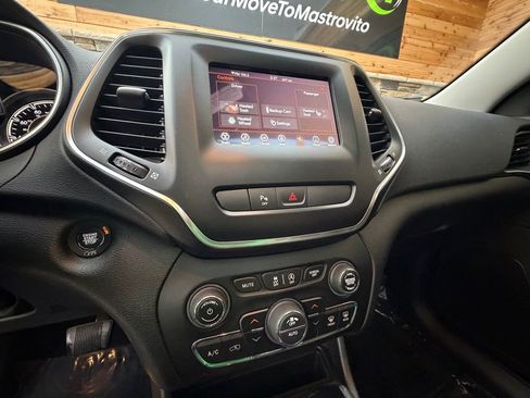 Used 2020 Jeep Cherokee Altitude image 18