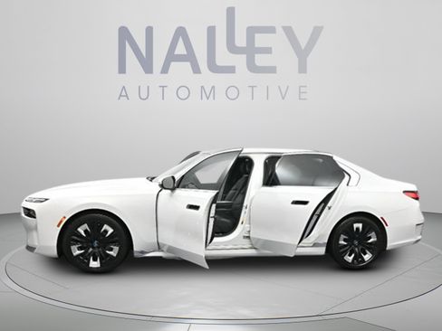 Used 2023 BMW i7 xDrive60 AWD/4WD image 5