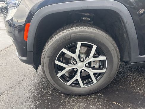 Used 2024 Jeep Grand Cherokee L Limited w/ Luxury Tech Group II image 10