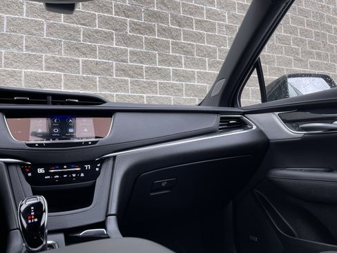 Certified 2025 Cadillac XT5 Premium Luxury image 36