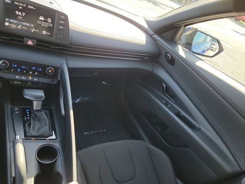 Used 2025 Hyundai Elantra Sport image 16