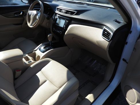 Used 2015 Nissan Rogue SL w/ SL Premium Package image 8