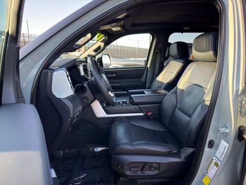 Used 2025 Toyota Sequoia Platinum AWD/4WD image 10
